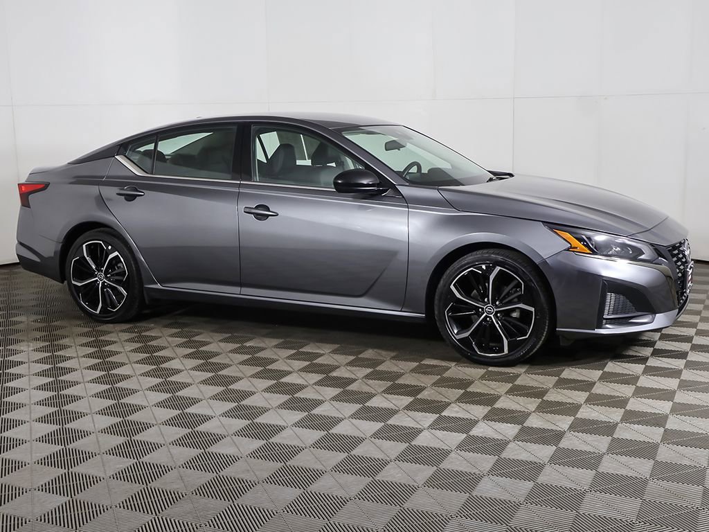 Used 2024 Nissan Altima 2.5 SR image 11