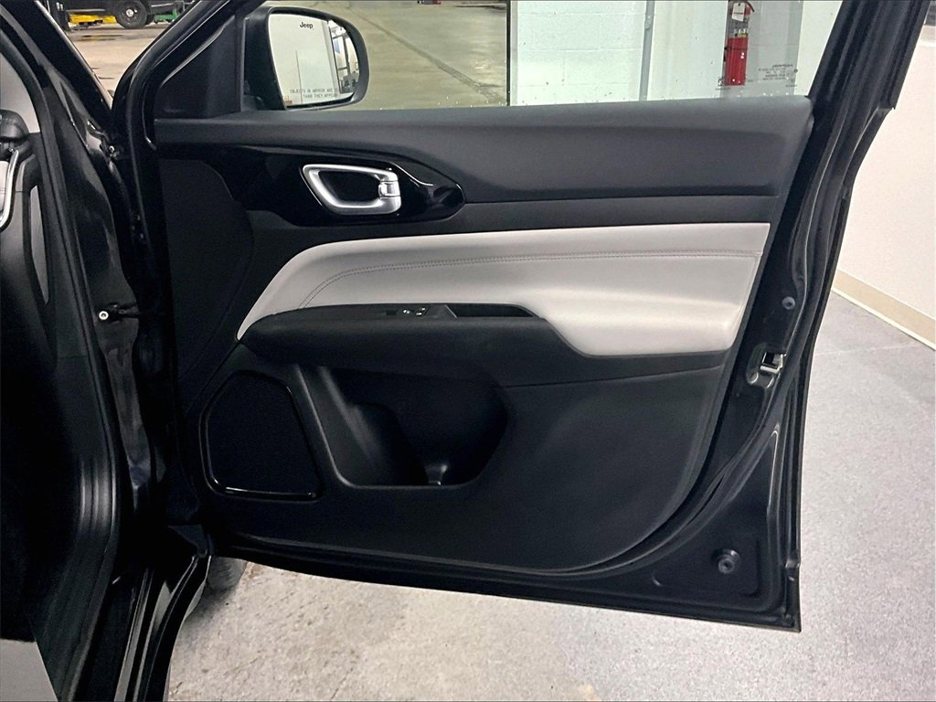 Used 2022 Jeep Compass Limited w/ Elite Group image 12