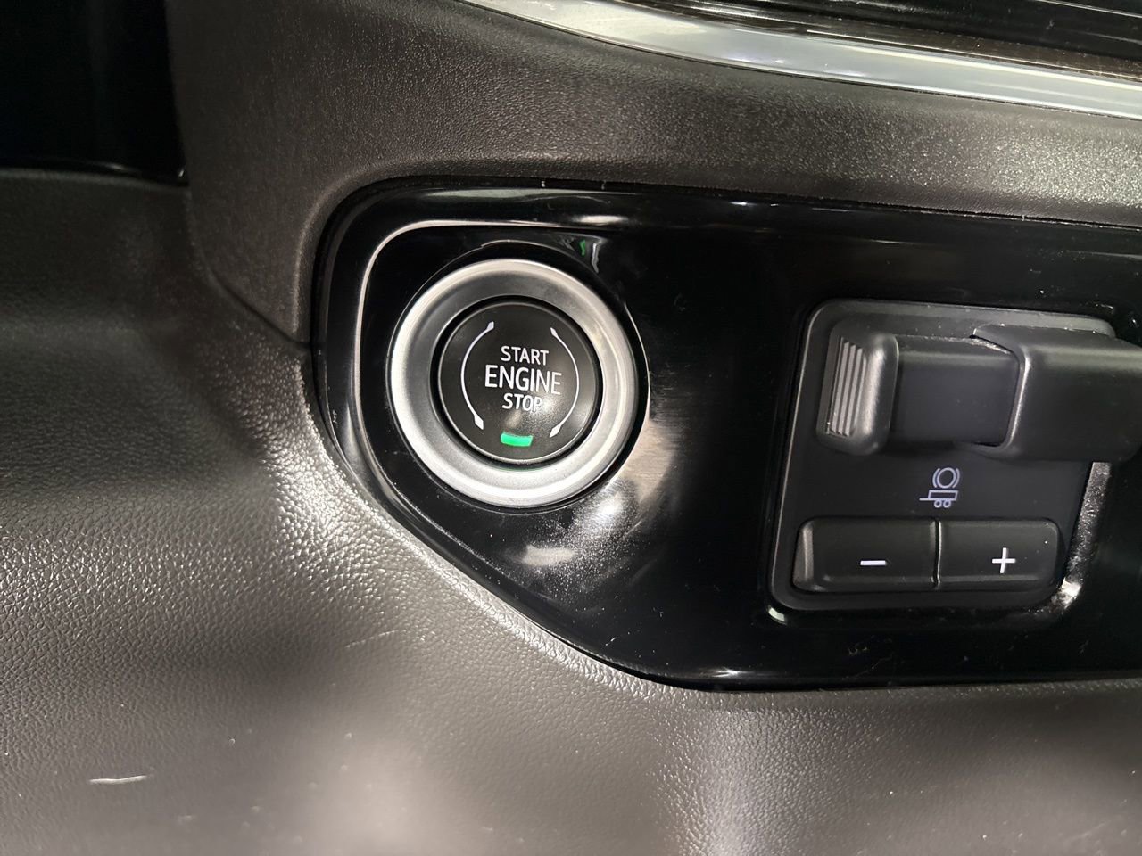 Used 2022 Chevrolet Silverado 1500 RST image 16