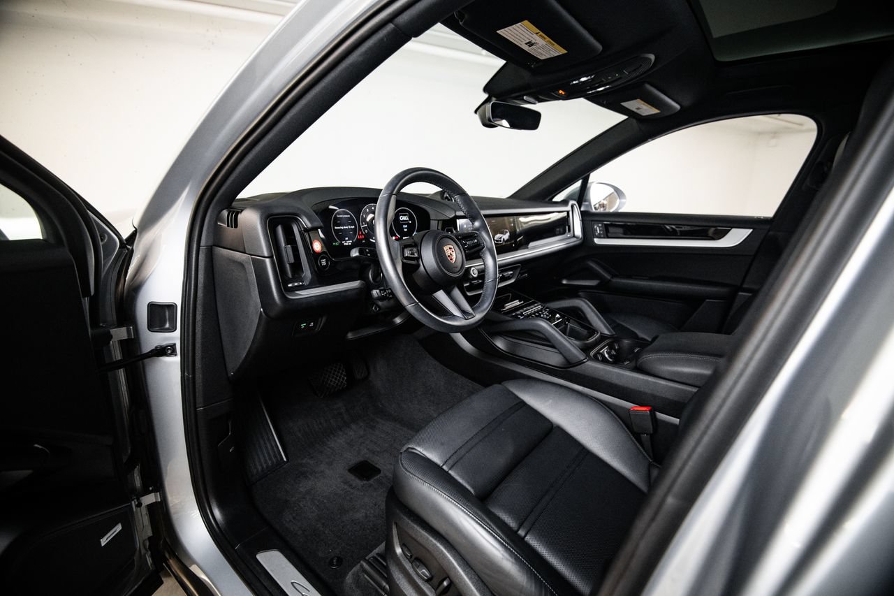Certified 2024 Porsche Cayenne Coupe AWD/4WD image 4