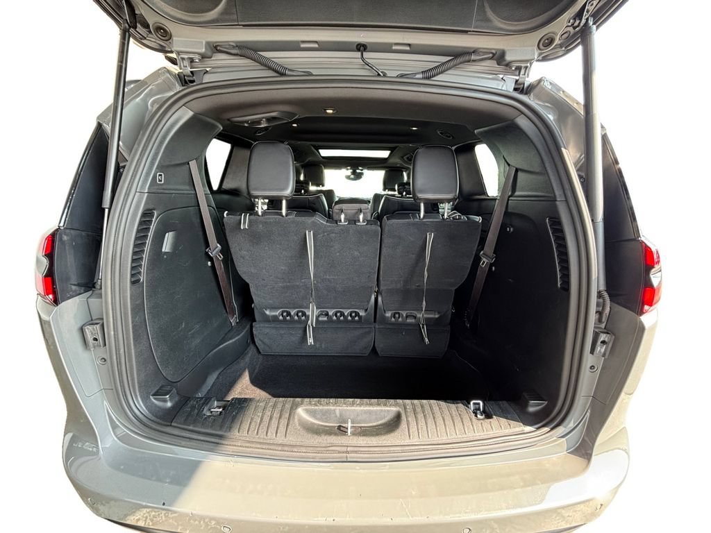 Used 2025 Chrysler Pacifica Limited FWD image 13