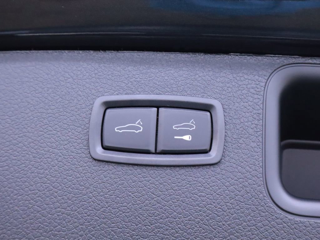 New 2025 Porsche Macan image 40