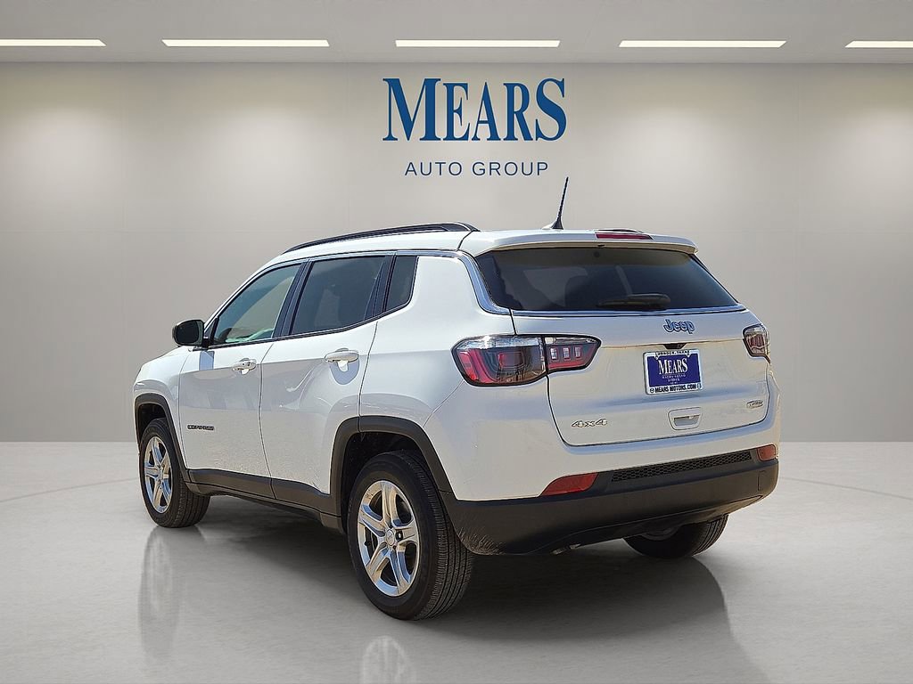 Used 2024 Jeep Compass Latitude image 3