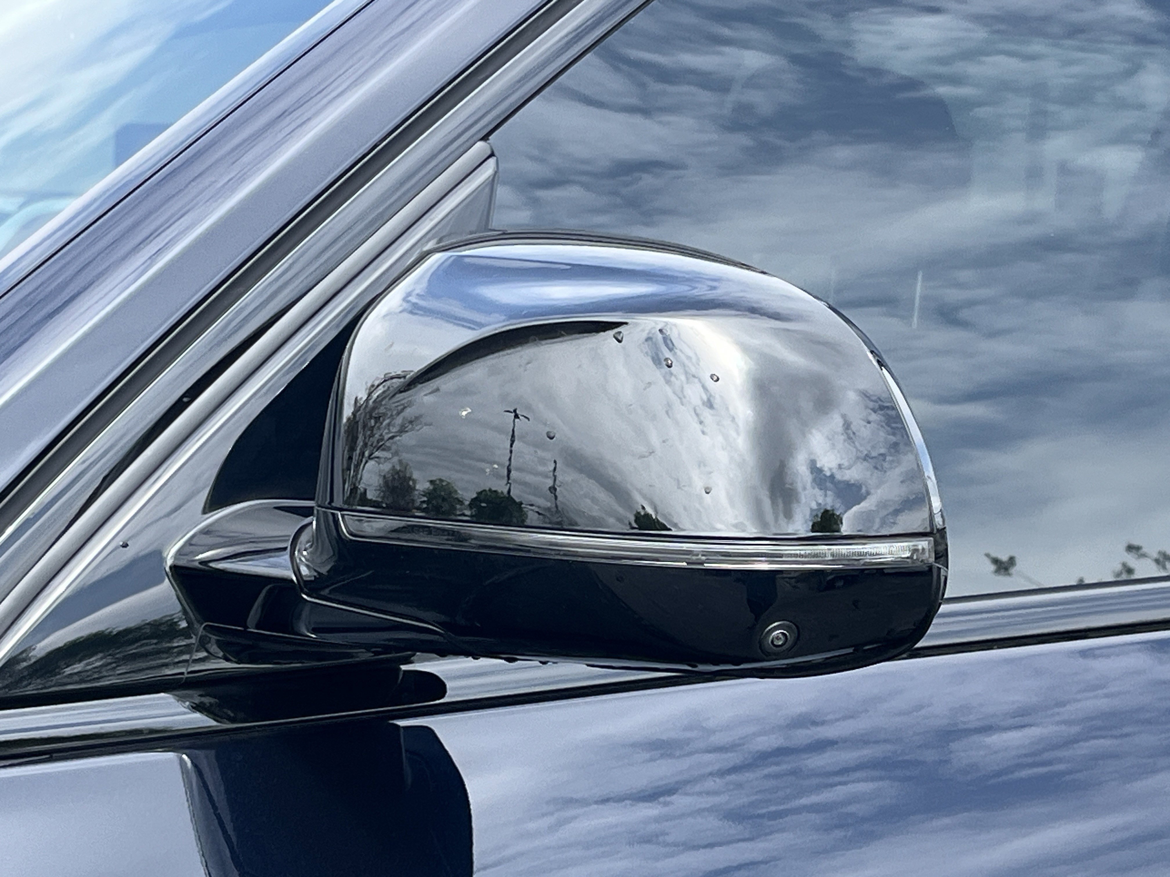 Used 2025 BMW X7 M60i w/ Executive Package image 33