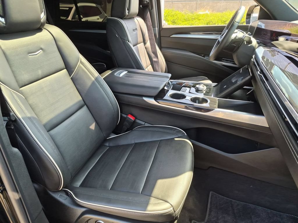 Certified 2025 Cadillac Escalade Sport AWD/4WD image 20