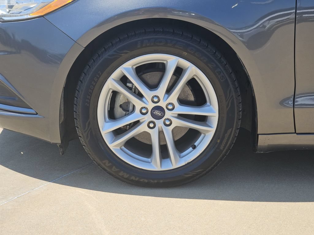 Used 2018 Ford Fusion SE w/ Fusion SE Technology Package FWD image 13