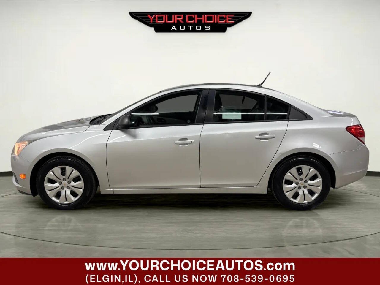 Used 2014 Chevrolet Cruze LS FWD image 2