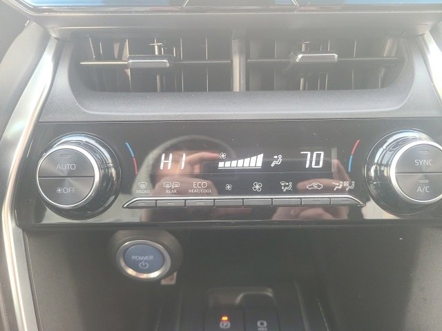 Used 2022 Toyota Venza LE image 27