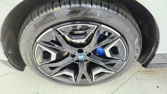 Used 2024 BMW iX xDrive50 w/ Premium Package AWD/4WD image 50