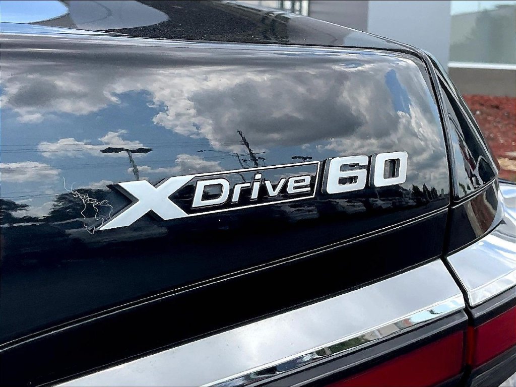 Used 2024 BMW i7 xDrive60 AWD/4WD image 23