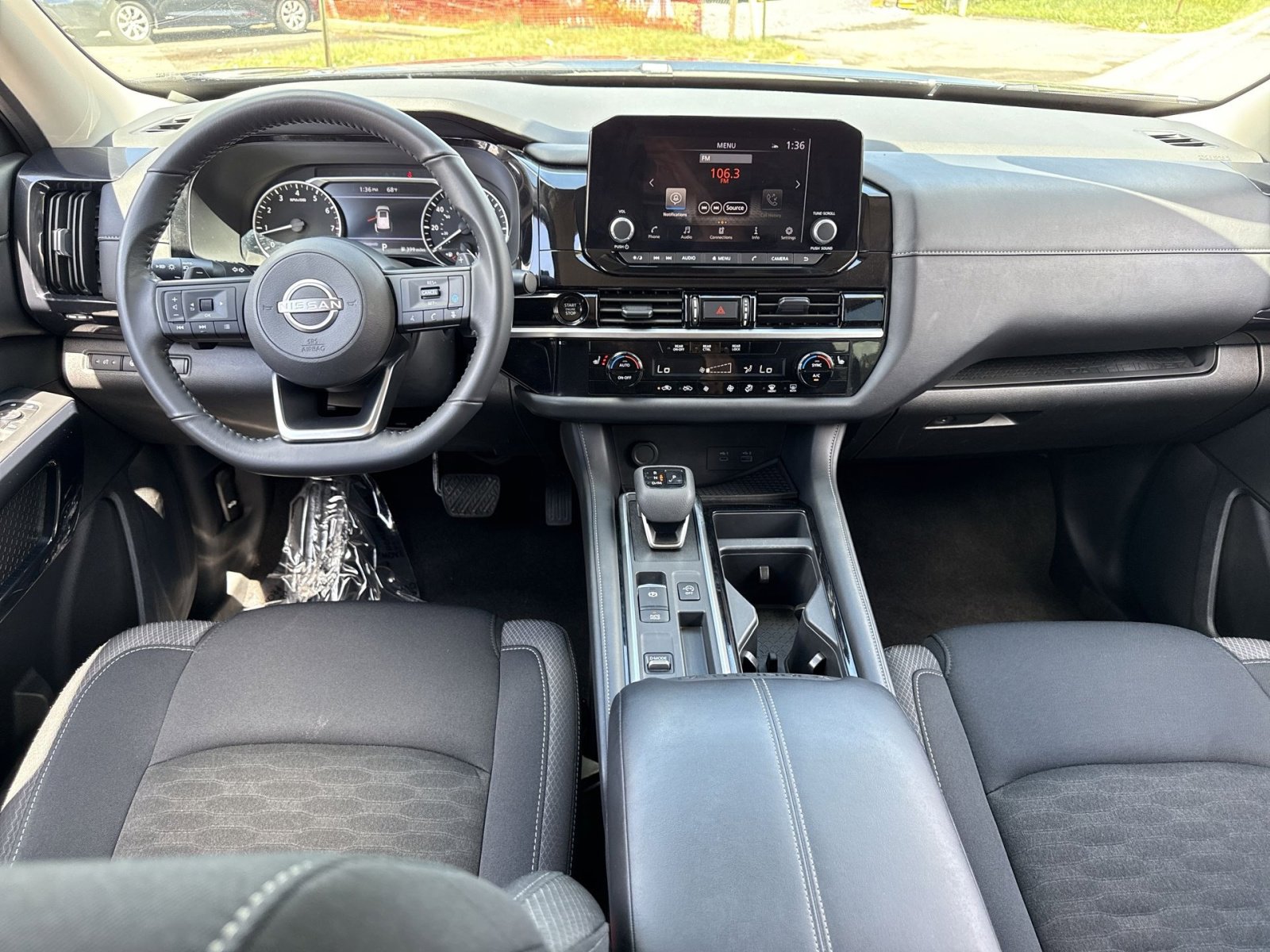 Used 2025 Nissan Pathfinder SV FWD image 24