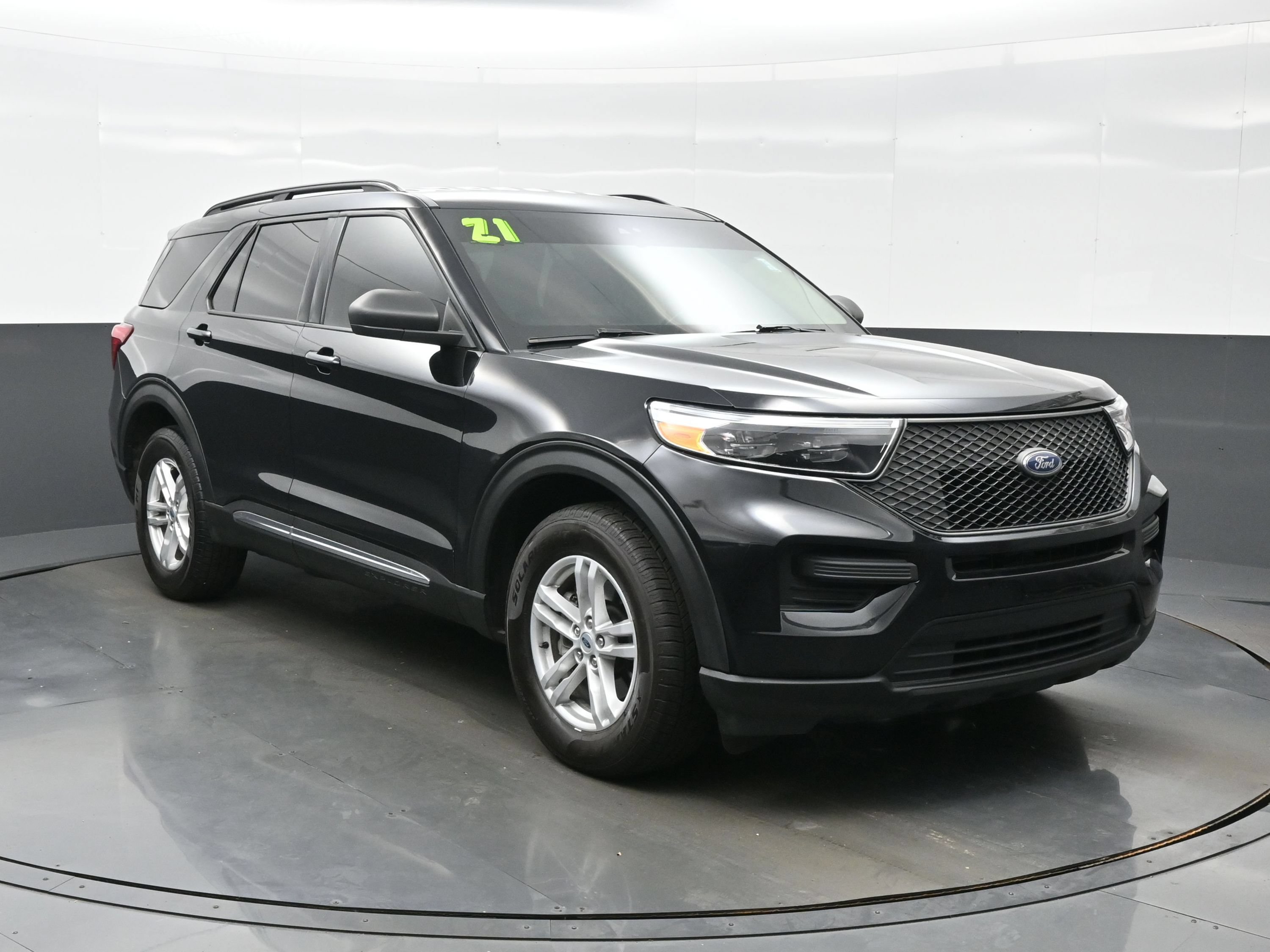Used 2021 Ford Explorer XLT w/ Class III Trailer Tow Package AWD/4WD image 8
