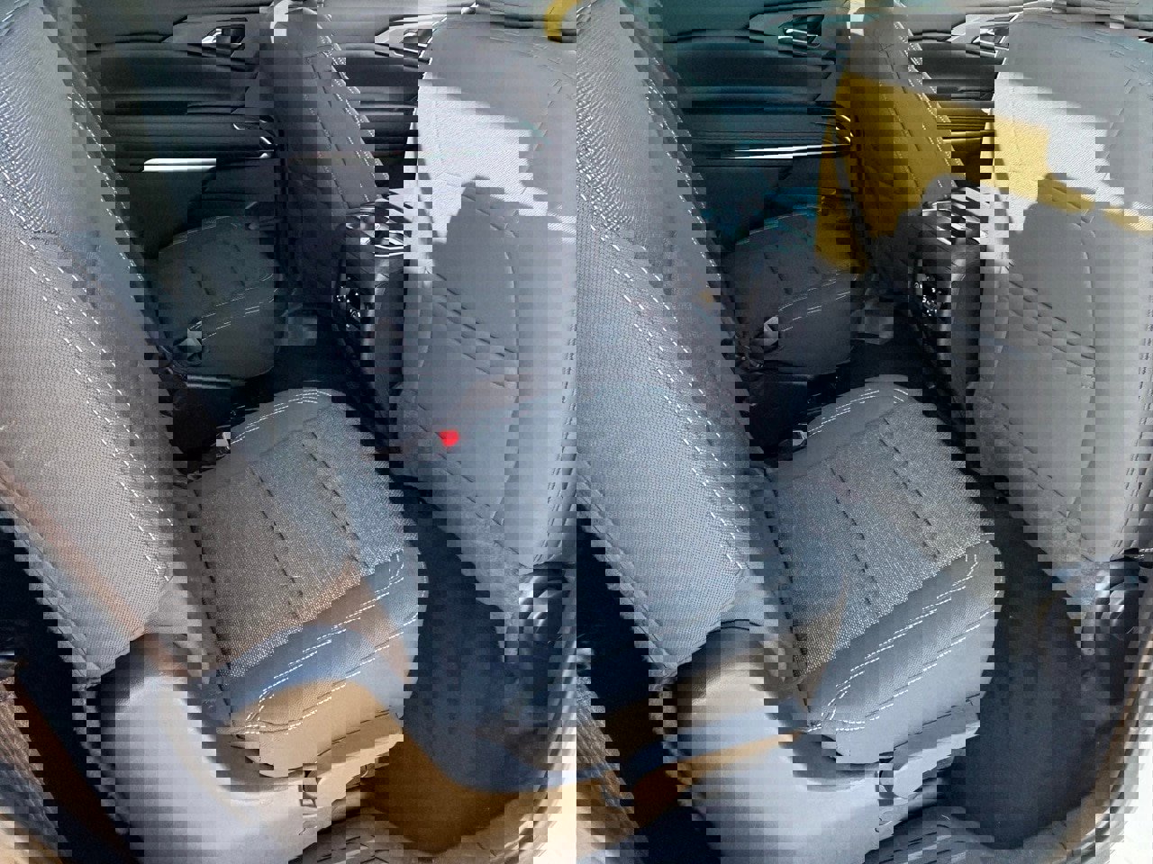 Used 2025 Chevrolet Traverse LT image 34