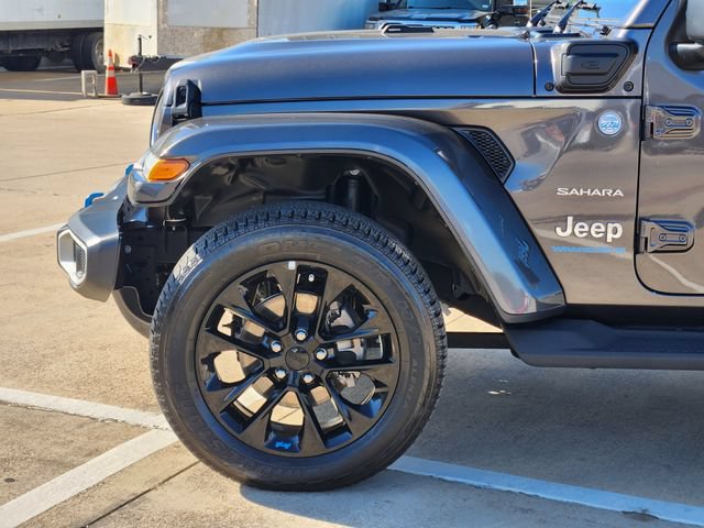 Used 2023 Jeep Wrangler Unlimited Sahara AWD/4WD image 15