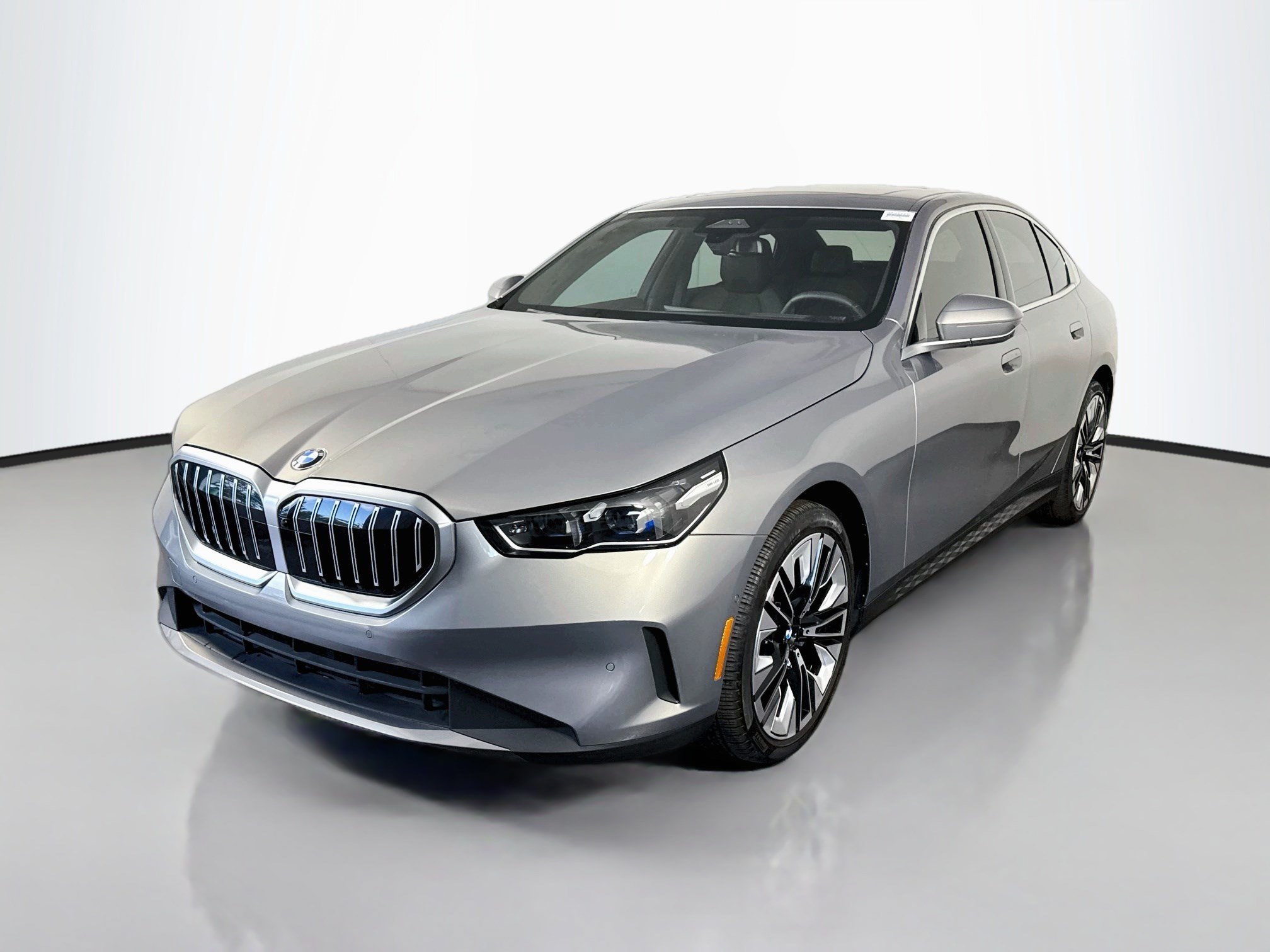 Used 2024 BMW 530i w/ Premium Package RWD image 4