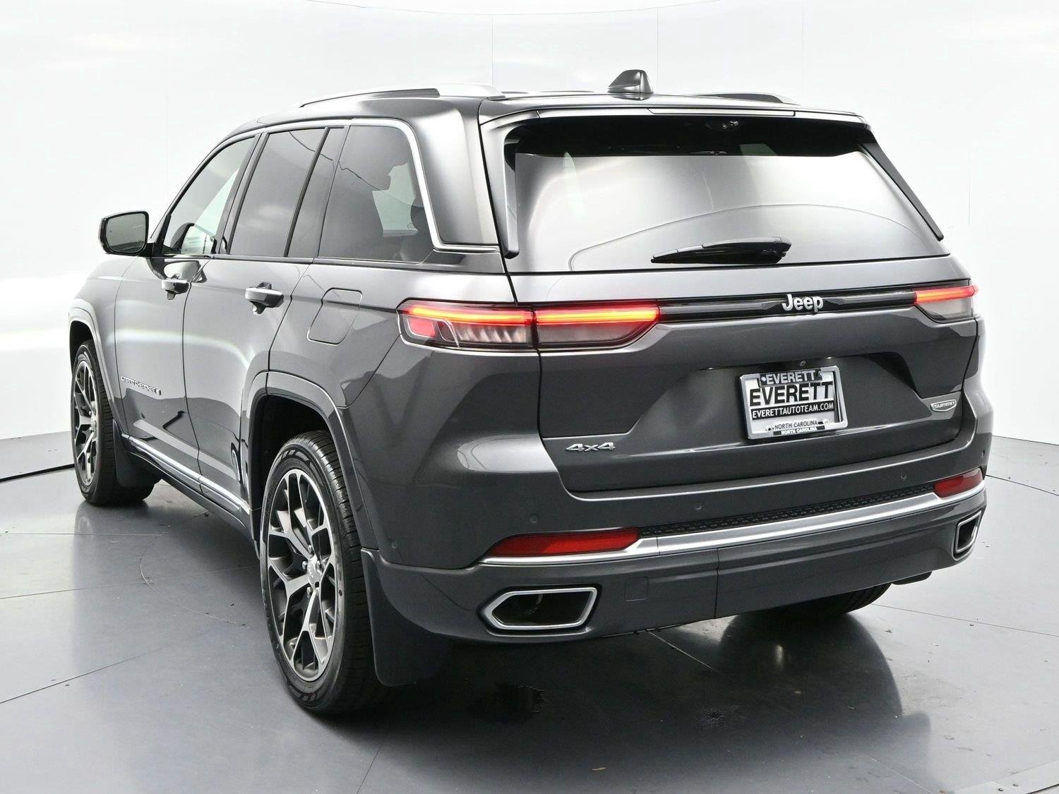 Used 2022 Jeep Grand Cherokee Summit AWD/4WD image 5