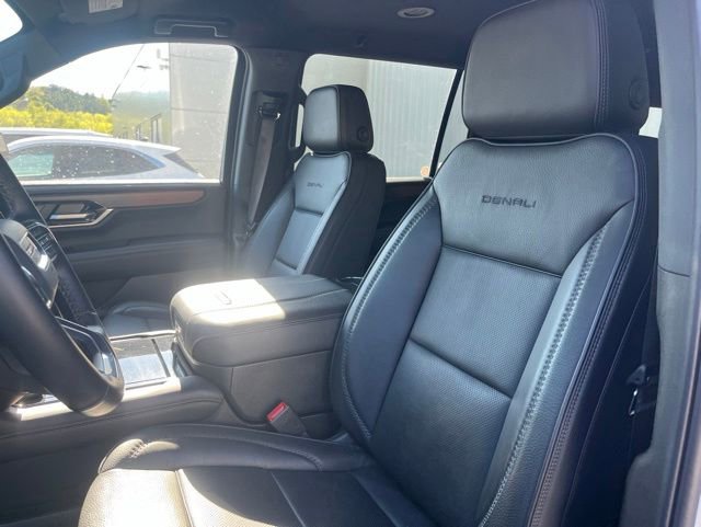 Used 2025 GMC Yukon XL Denali AWD/4WD image 12