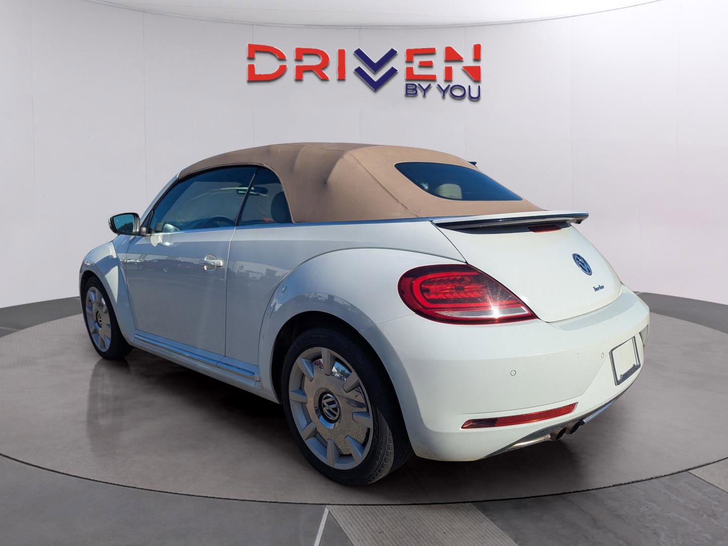 Used 2019 Volkswagen Beetle S image 3