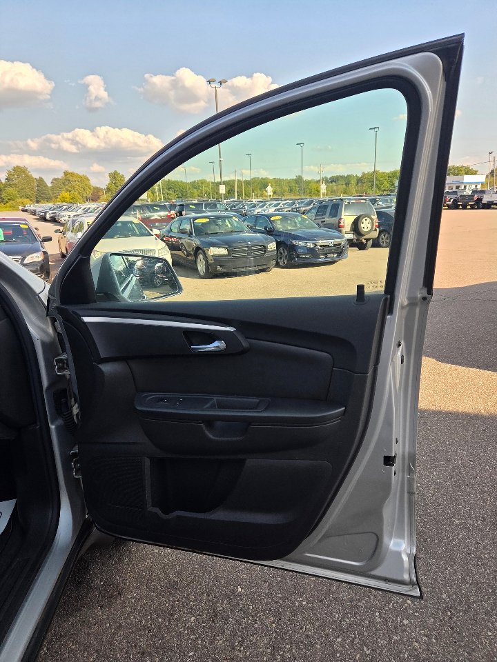 Used 2011 Chevrolet Traverse LT w/ Personal Connectivity Package image 16