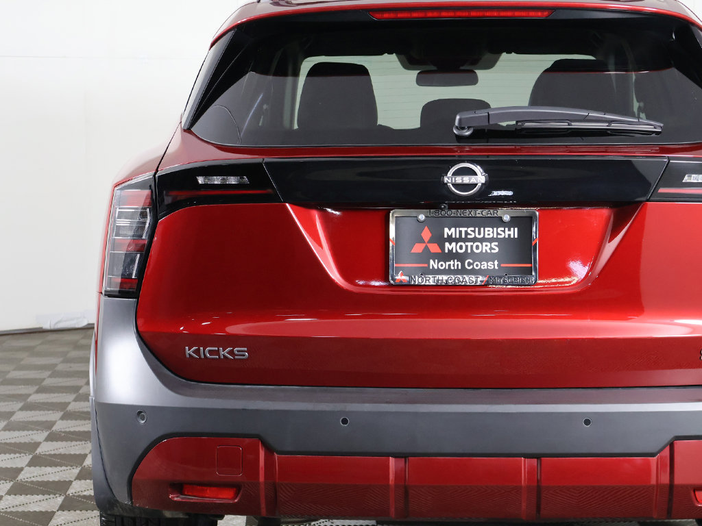 Used 2025 Nissan Kicks SR FWD image 15