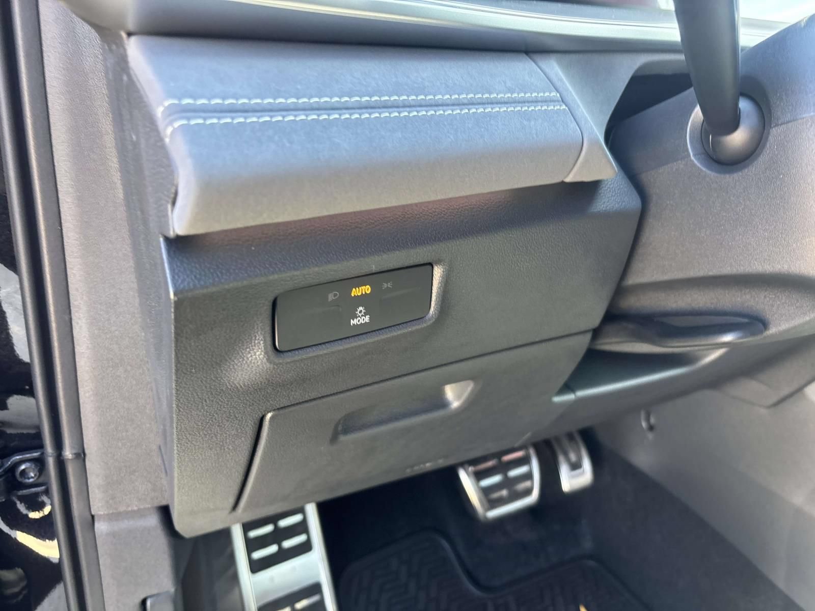 New 2026 Volkswagen Tiguan SE R-Line AWD/4WD image 15