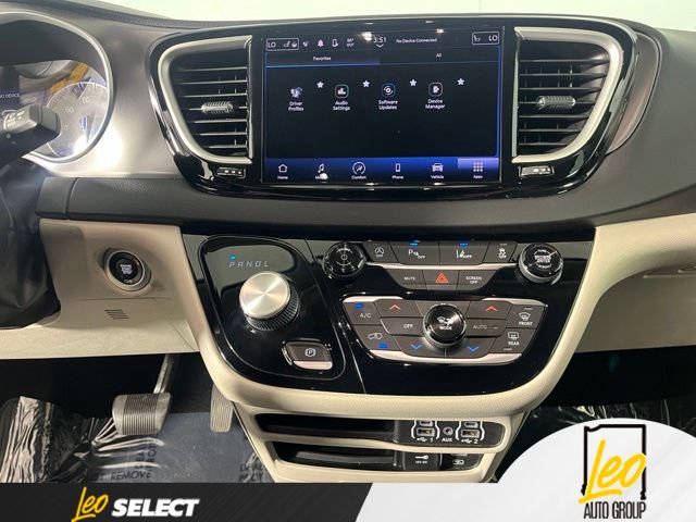 Used 2022 Chrysler Pacifica Touring-L FWD image 22