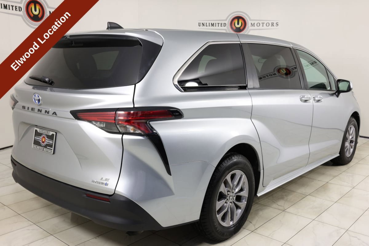 Used 2022 Toyota Sienna LE FWD image 3