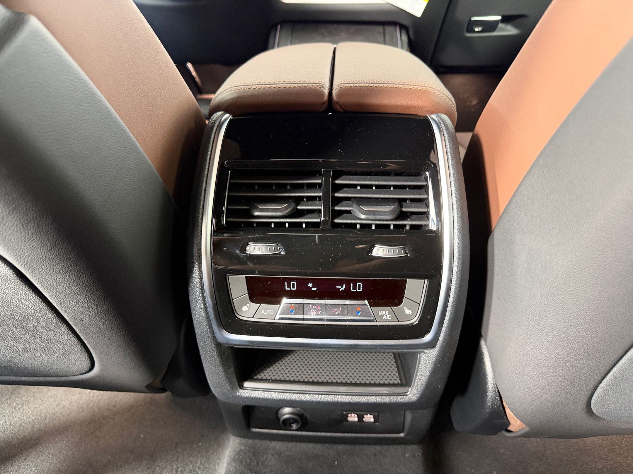 New 2027 BMW X7 xDrive40i w/ M Sport Package AWD/4WD image 31