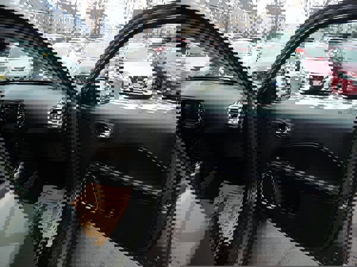 Used 2021 Jeep Compass Latitude image 18