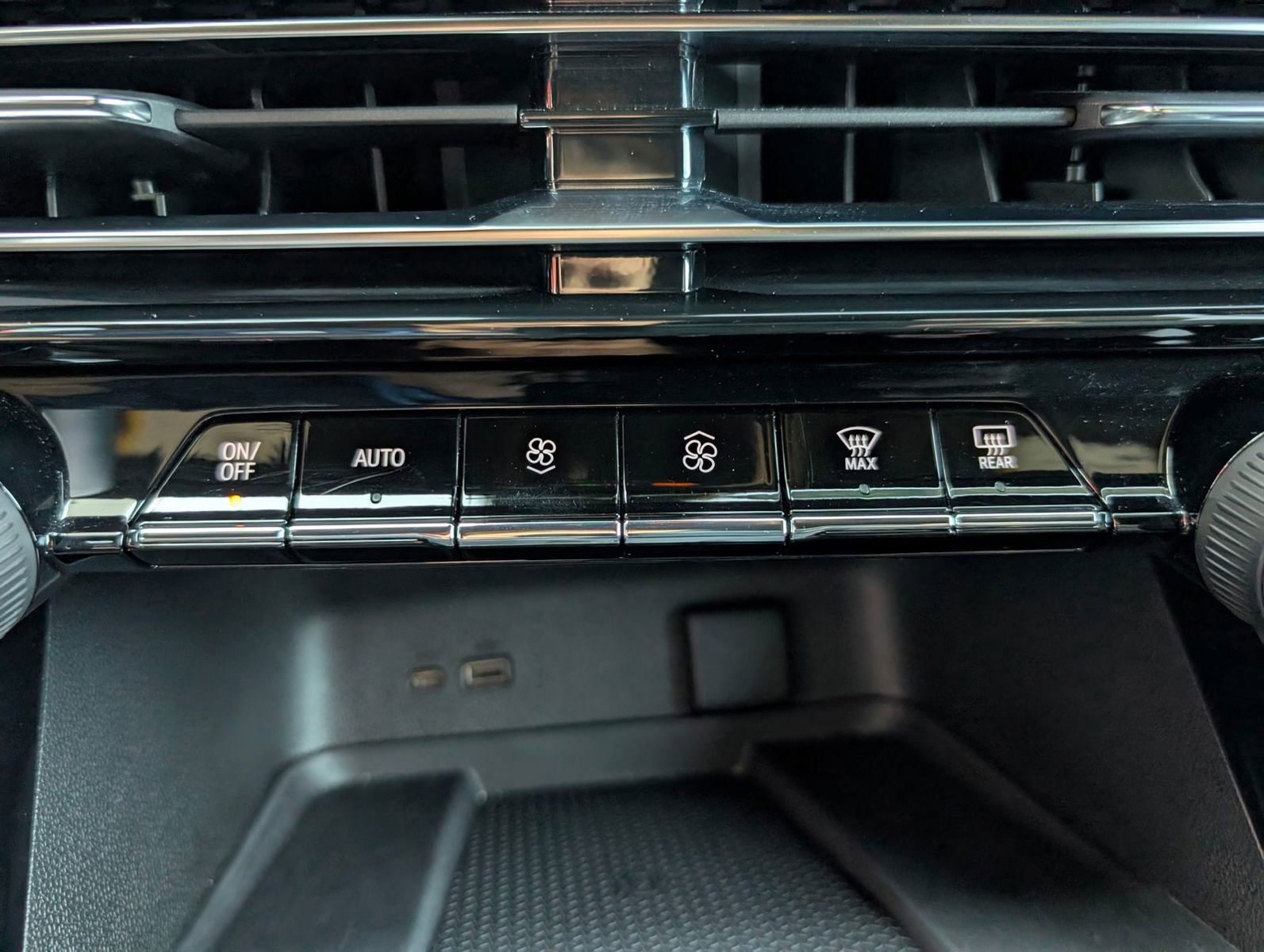 Certified 2025 Chevrolet Traverse LT image 21