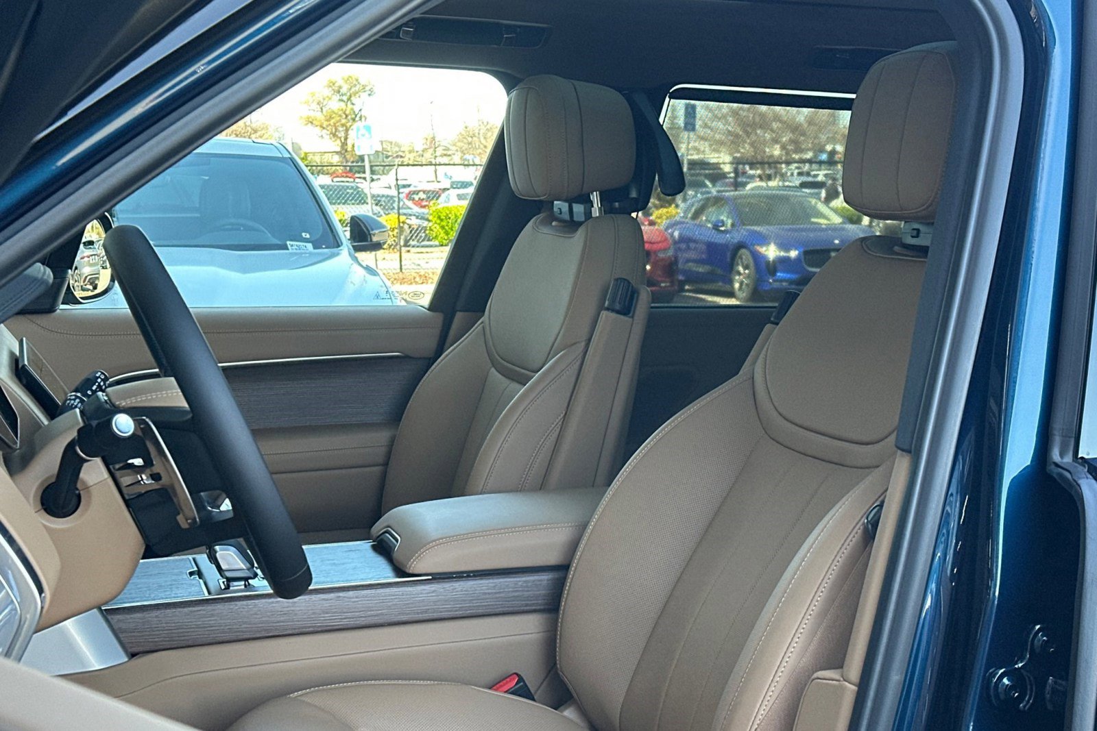 New 2026 Land Rover Range Rover Long Wheelbase SE image 6