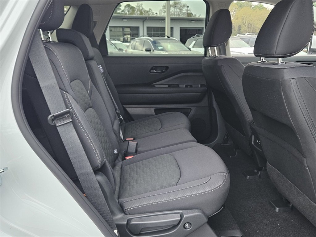 New 2025 Nissan Pathfinder SV image 13