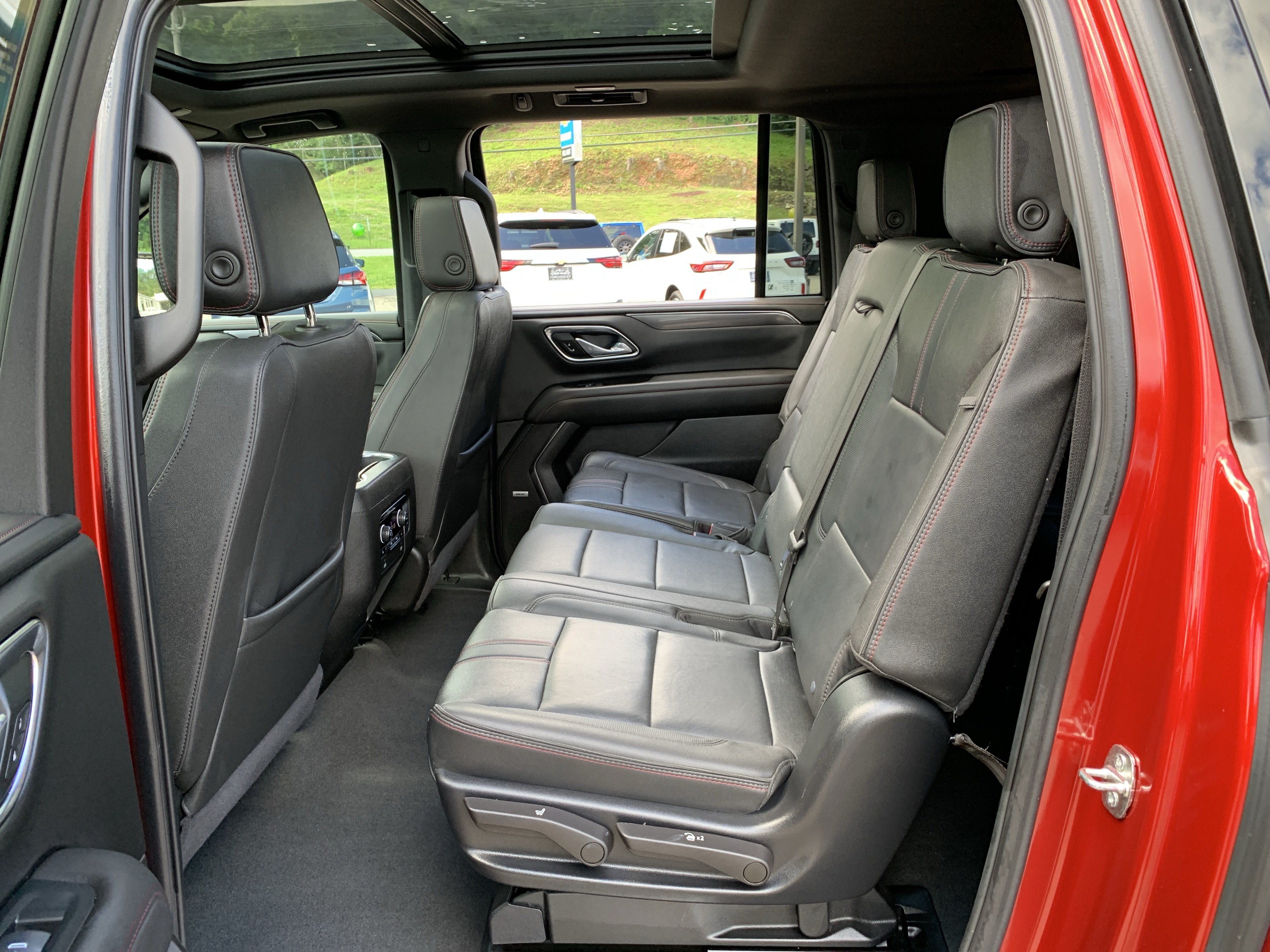 Used 2024 Chevrolet Suburban RST w/ Luxury Package RWD image 36