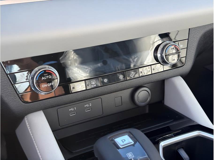 New 2026 Mitsubishi Outlander LE image 12