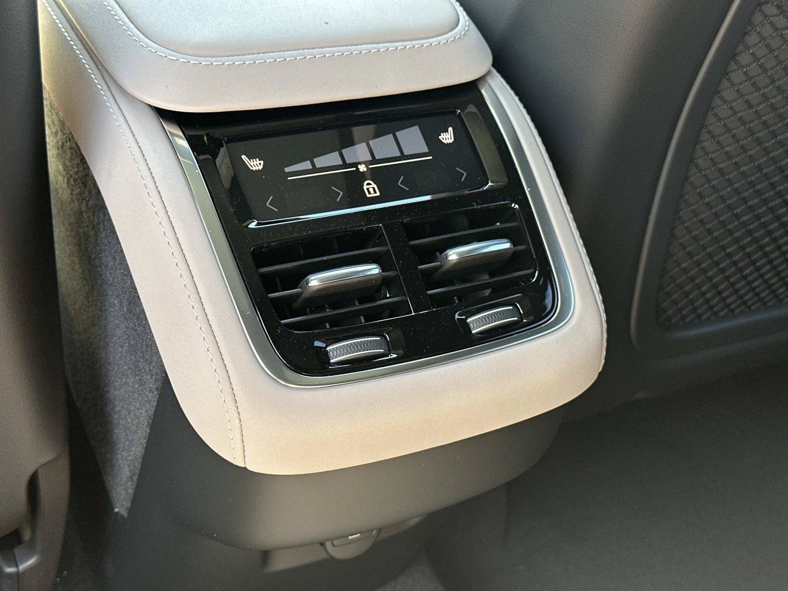 New 2026 Volvo XC90 B6 Core AWD/4WD image 10