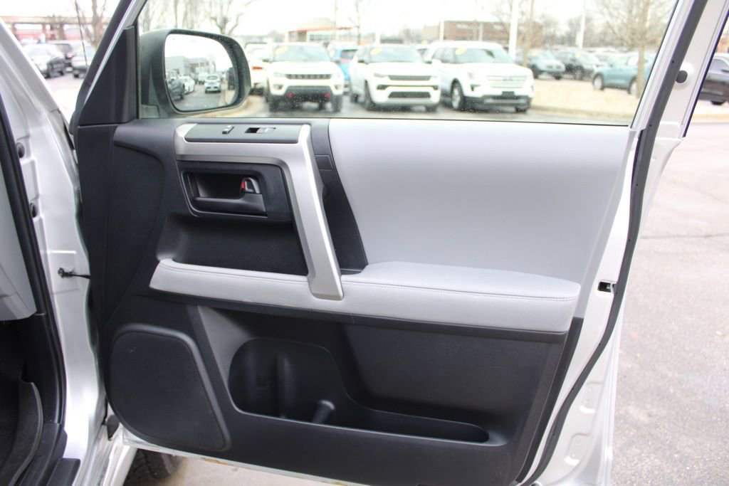 Used 2013 Toyota 4Runner SR5 image 21