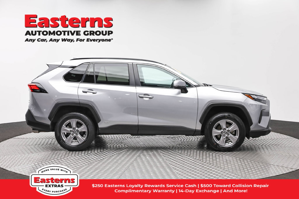 Used 2024 Toyota RAV4 XLE AWD/4WD image 5