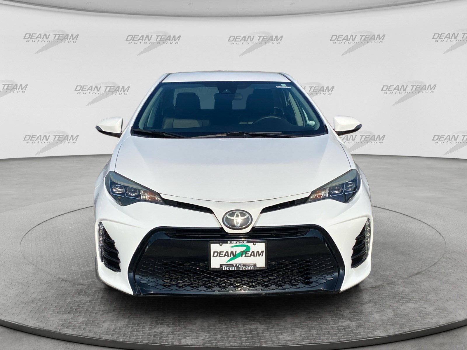 Used 2018 Toyota Corolla SE FWD image 2