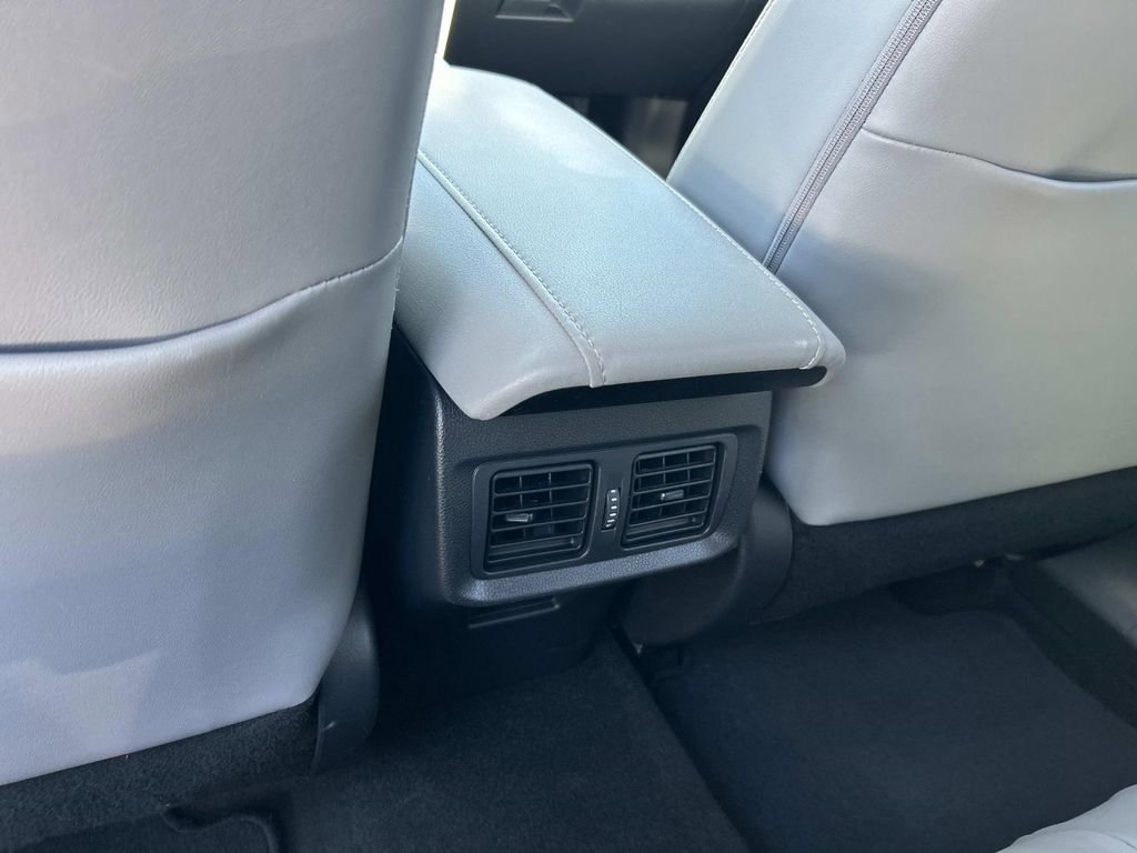 Used 2024 Toyota Venza XLE AWD/4WD image 20