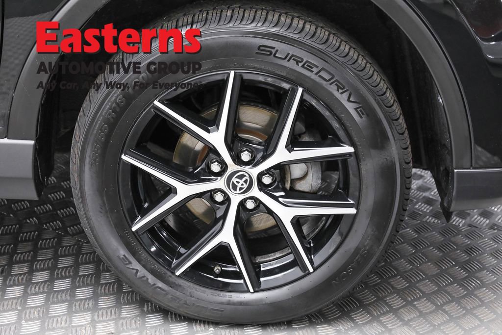 Used 2018 Toyota RAV4 SE image 31