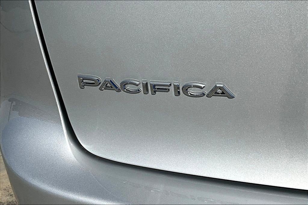 New 2026 Chrysler Pacifica Select image 18