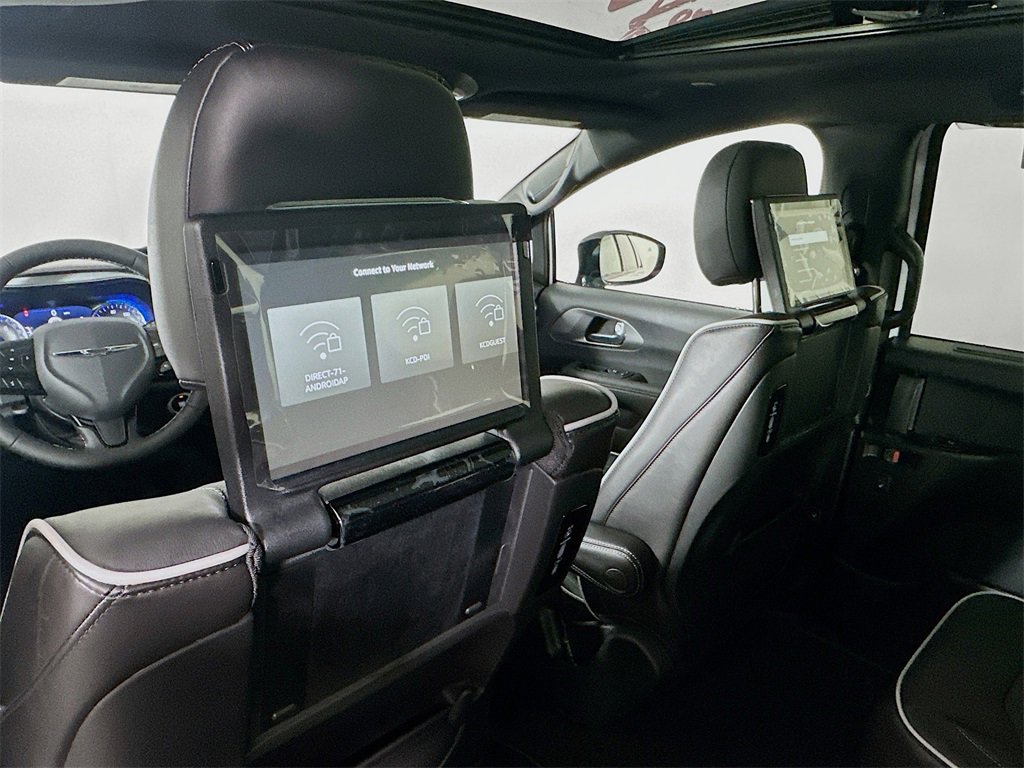 New 2026 Chrysler Pacifica Limited image 21