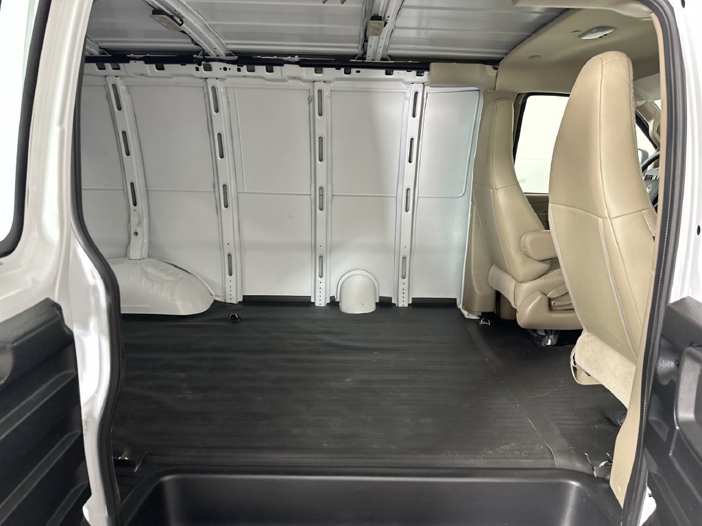Used 2026 Chevrolet Express 2500 w/ Communications Package RWD image 26