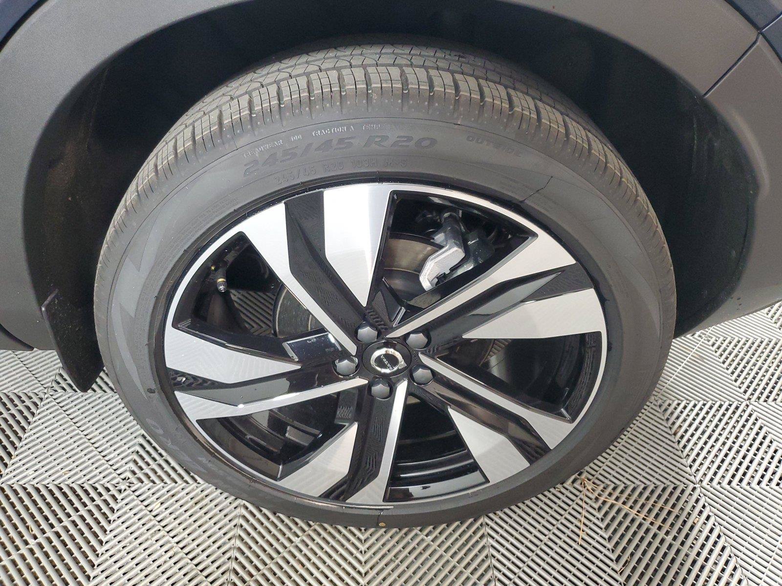 New 2026 Volvo XC40 B5 Plus w/ Protection Package Premier AWD/4WD image 11