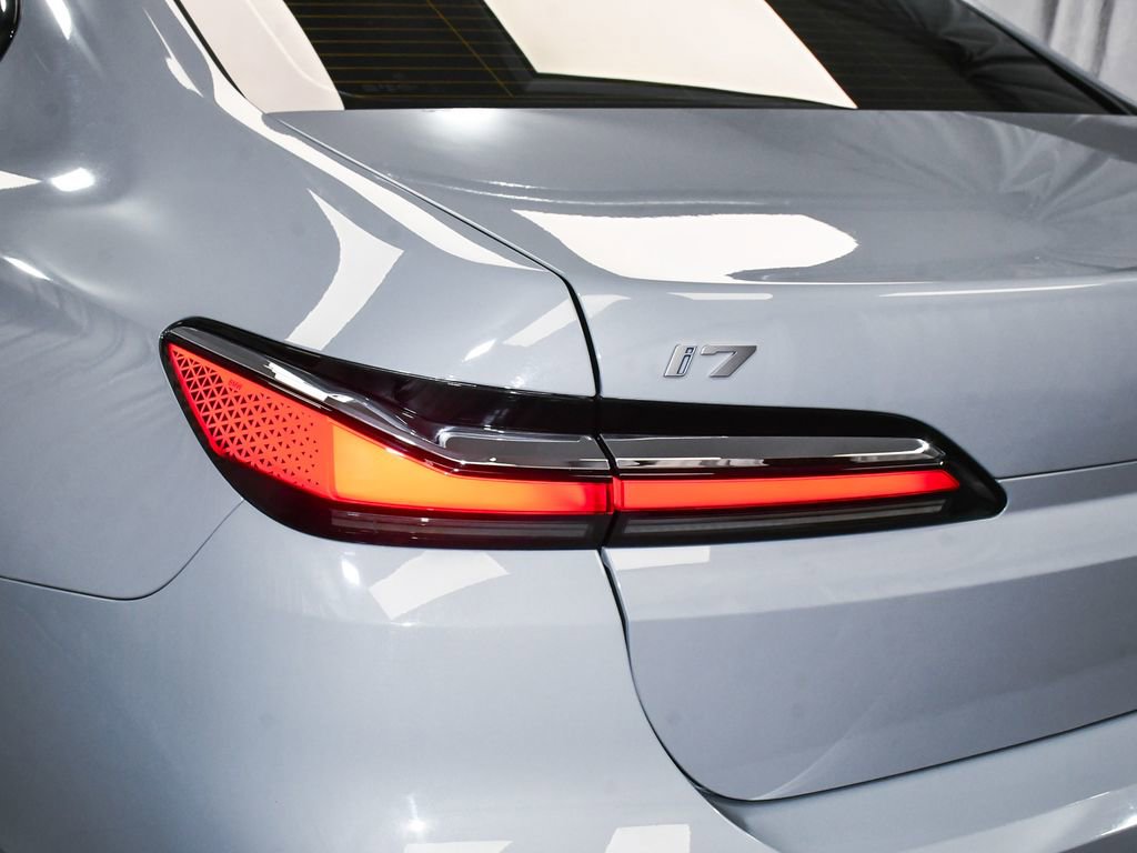 Used 2024 BMW i7 xDrive60 image 84
