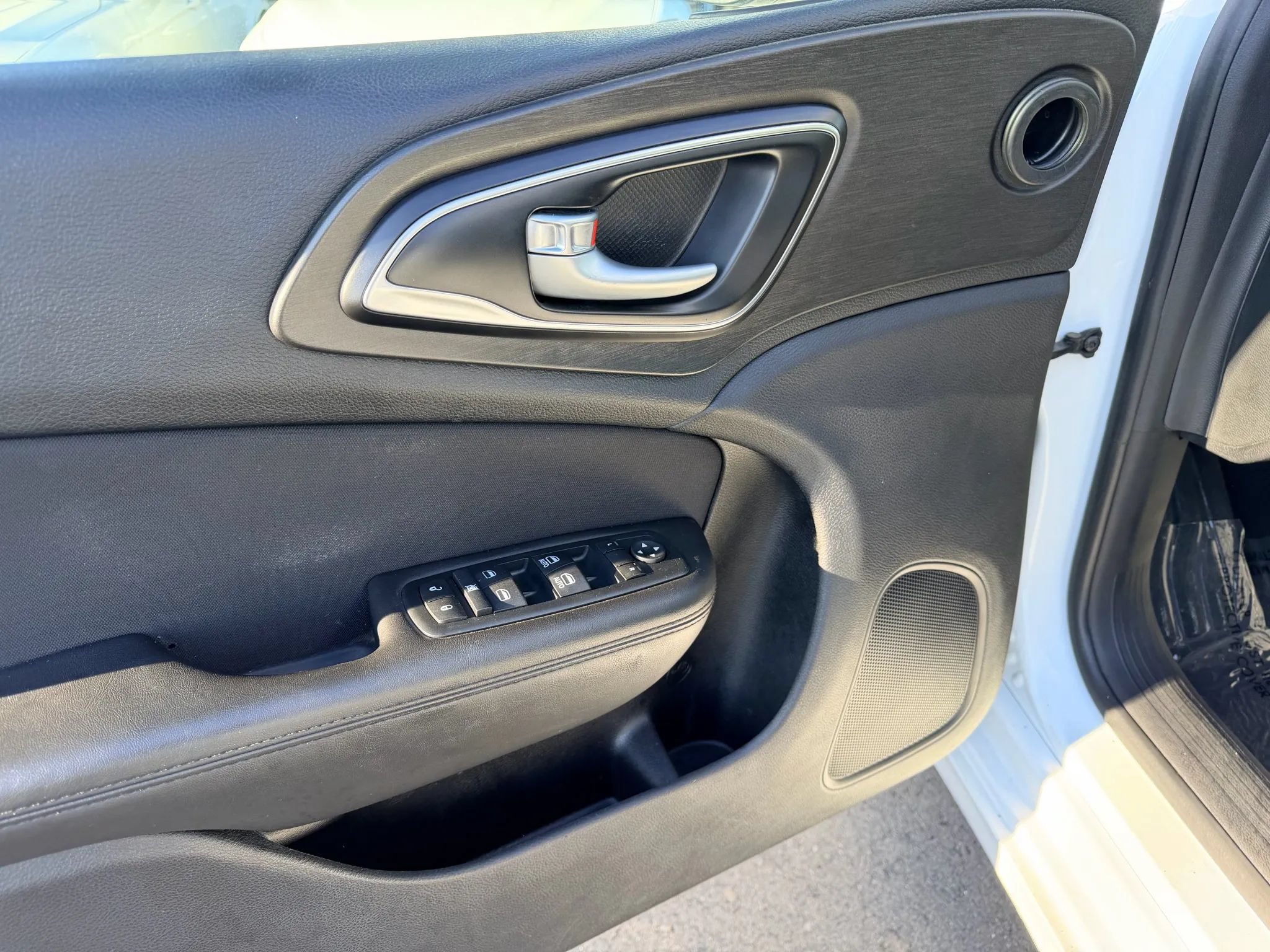 Used 2016 Chrysler 200 Limited FWD image 10