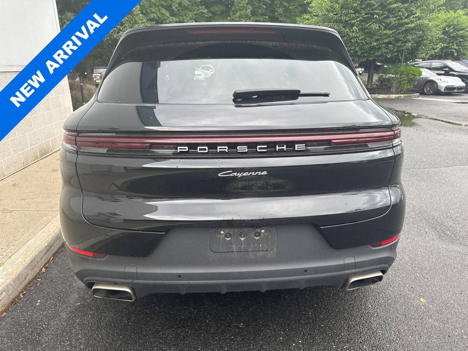 Used 2025 Porsche Cayenne AWD/4WD image 3