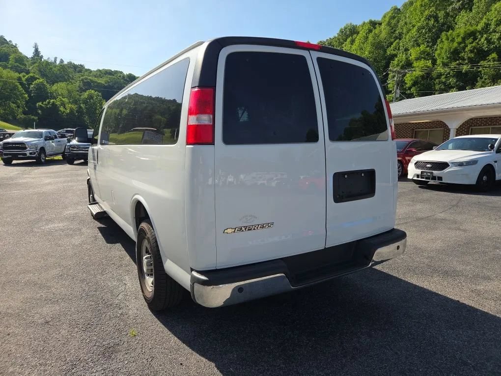 Used 2023 Chevrolet Express 3500 LT w/ LT Preferred Equipment Group RWD image 4