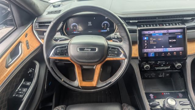 Used 2023 Jeep Grand Cherokee Summit AWD/4WD image 24