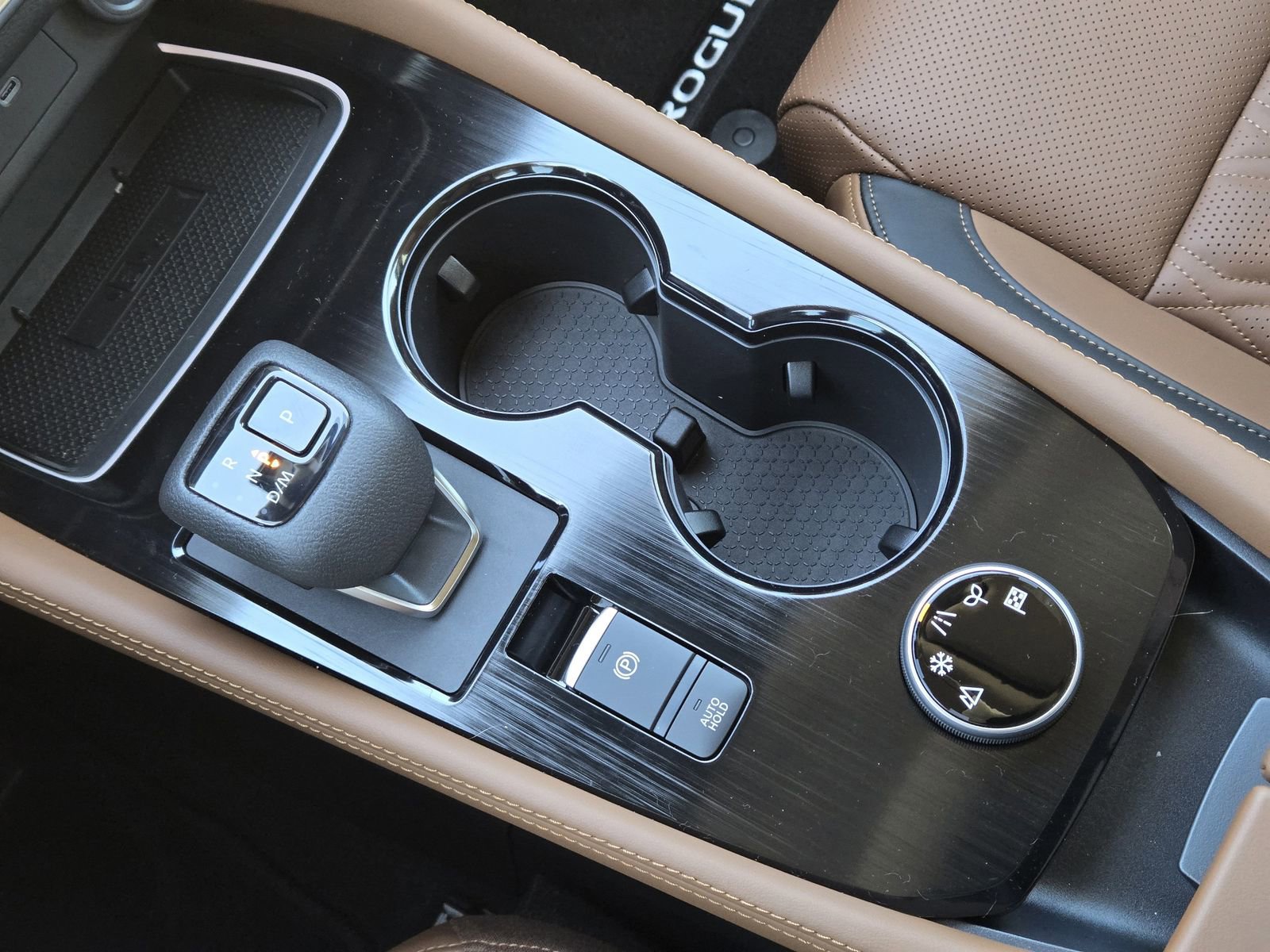 New 2026 Nissan Rogue Platinum image 18